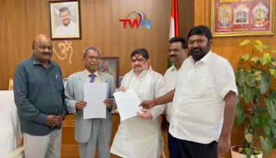 గల్ఫ్ జీవో ప్రతులను విడుదల చేసిన మంత్రి పొన్నం ప్రభాకర్